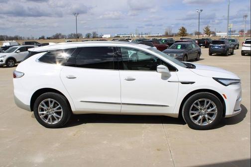 2023 Buick Enclave Essence AWD