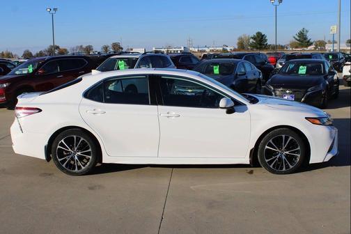 2020 Toyota Camry SE