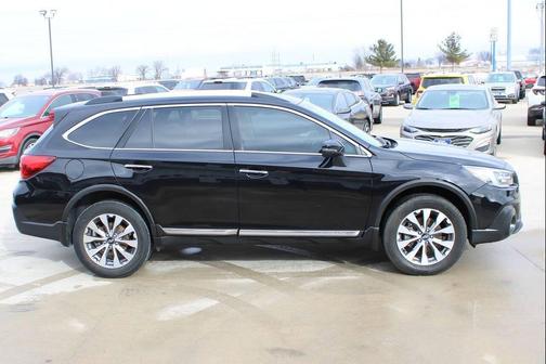 Crystal Black Silica 2019 Subaru Outback 3.6R Touring