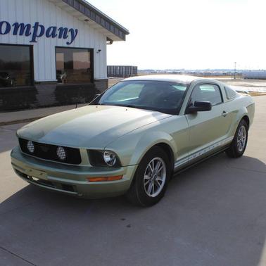 Legend Lime Clearcoat Metallic 2005 Ford Mustang Deluxe