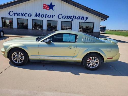 Legend Lime Clearcoat Metallic 2005 Ford Mustang Deluxe