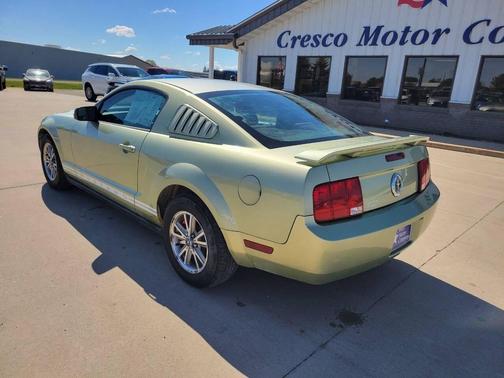 Legend Lime Clearcoat Metallic 2005 Ford Mustang Deluxe