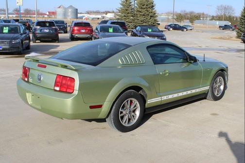 Legend Lime Clearcoat Metallic 2005 Ford Mustang Deluxe