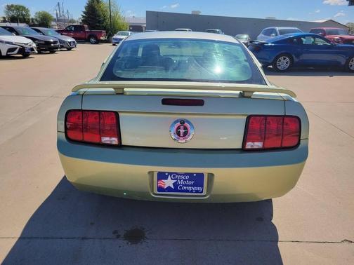 Legend Lime Clearcoat Metallic 2005 Ford Mustang Deluxe