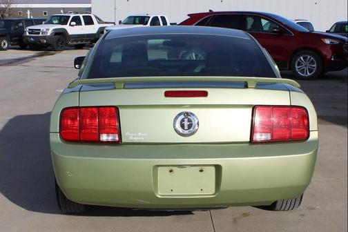Legend Lime Clearcoat Metallic 2005 Ford Mustang Deluxe