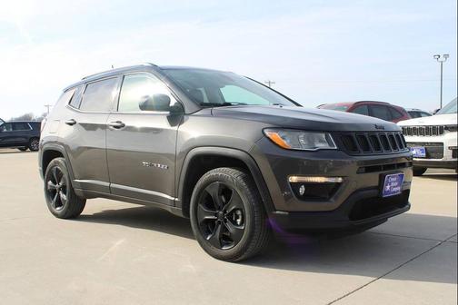 Granite Crystal Metallic Clearcoat 2018 Jeep Compass Latitude