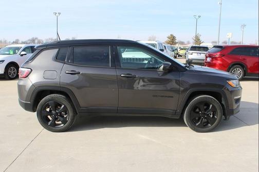 Granite Crystal Metallic Clearcoat 2018 Jeep Compass Latitude