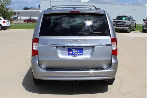 2016 Chrysler Town & Country Touring