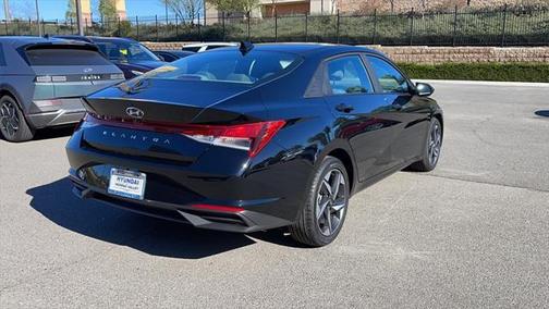 Photo 5 of 26 of 2023 Hyundai Elantra SEL