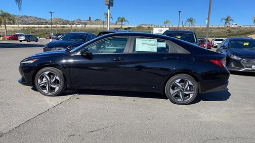 Photo 2 of 26 of 2023 Hyundai Elantra SEL