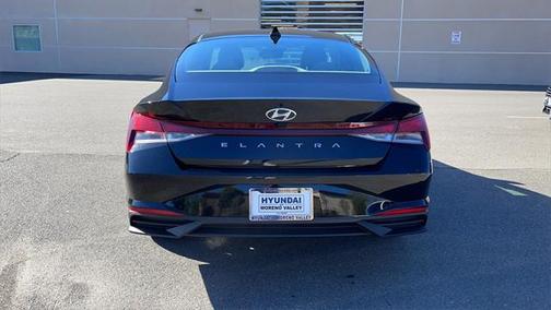Photo 4 of 26 of 2023 Hyundai Elantra SEL