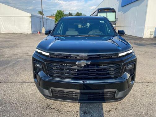 Mosaic Black Metallic 2026 Chevrolet Traverse LT