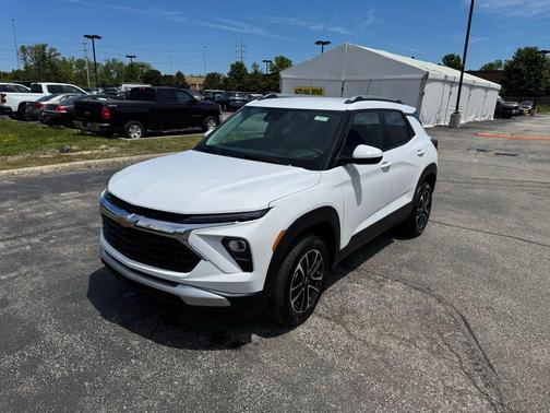 Summit White 2026 Chevrolet Trailblazer LT