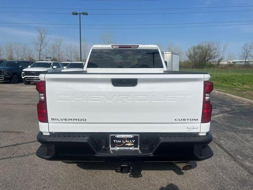 Summit White 2025 Chevrolet Silverado 2500 Custom