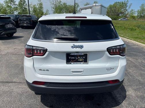 Bright White Clearcoat 2024 Jeep Compass Sport