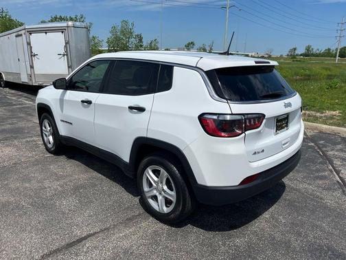 Bright White Clearcoat 2024 Jeep Compass Sport