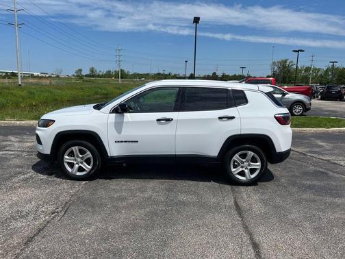 Bright White Clearcoat 2024 Jeep Compass Sport