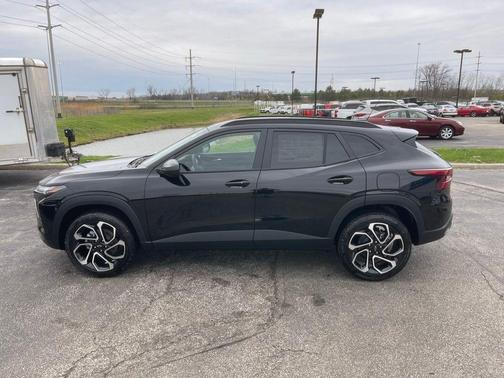 Mosaic Black Metallic 2026 Chevrolet Trax 2RS
