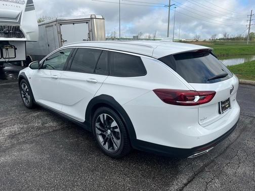2019 Buick Regal TourX Essence