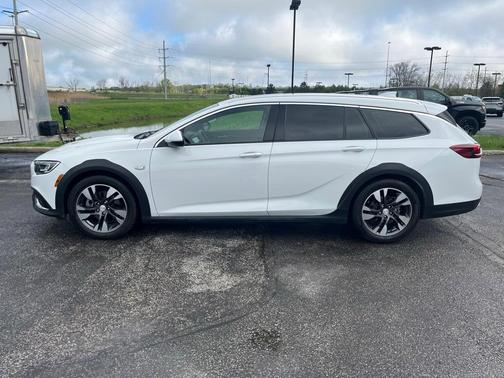 2019 Buick Regal TourX Essence