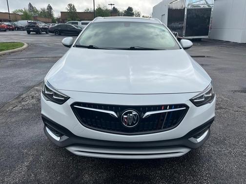 2019 Buick Regal TourX Essence