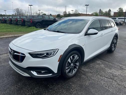 2019 Buick Regal TourX Essence