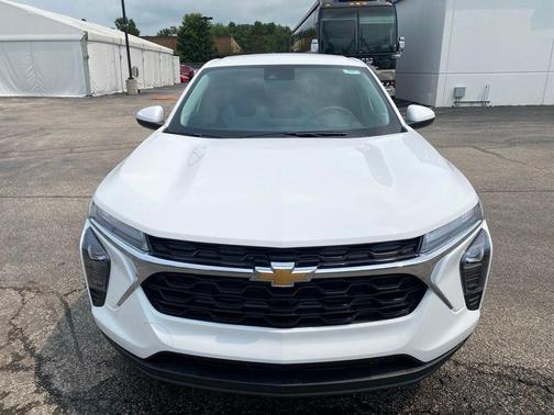 Summit White 2026 Chevrolet Trax LS