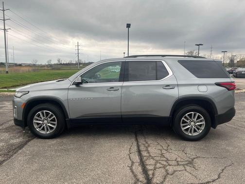 Sterling Gray Metallic 2023 Chevrolet Traverse LT Cloth
