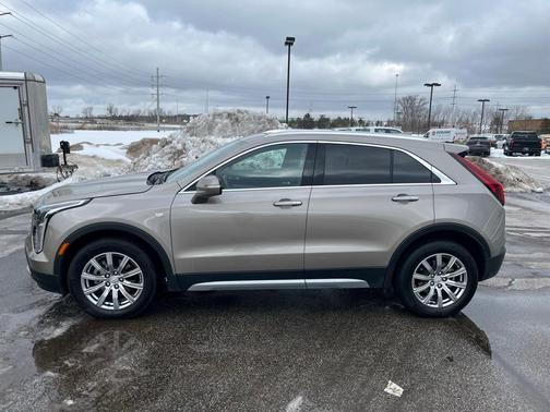 2023 Cadillac XT4 Premium Luxury