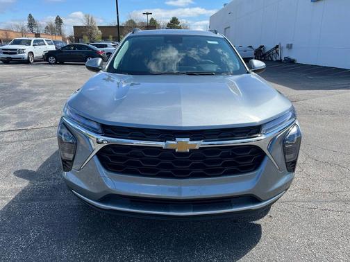 Sterling Gray Metallic 2026 Chevrolet Trax LT