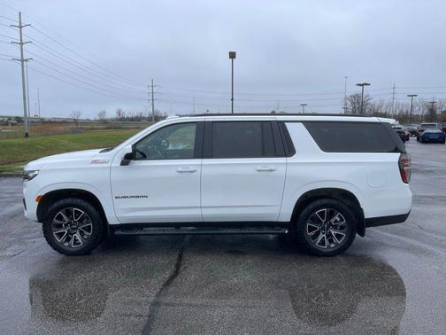 Summit White 2021 Chevrolet Suburban Z71