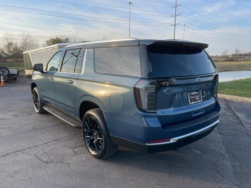 2026 Chevrolet Suburban LT