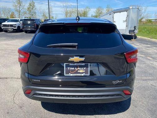 Mosaic Black Metallic 2026 Chevrolet Trax LS