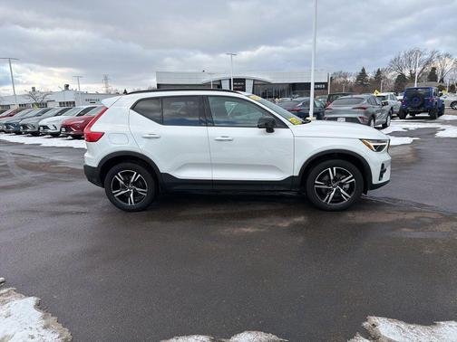 2024 Volvo XC40 B5 Core