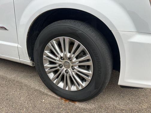 2014 Chrysler Town & Country Touring-L