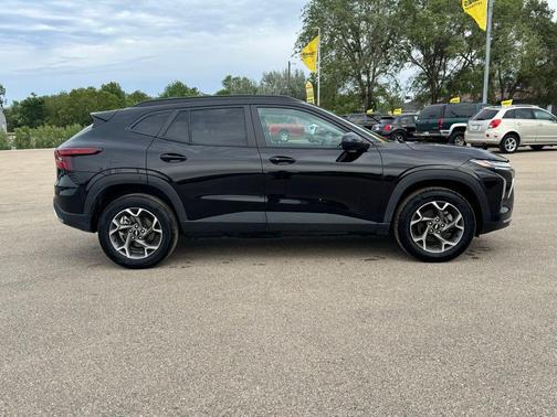 Mosaic Black Metallic 2025 Chevrolet Trax LT