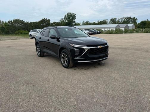 Mosaic Black Metallic 2025 Chevrolet Trax LT