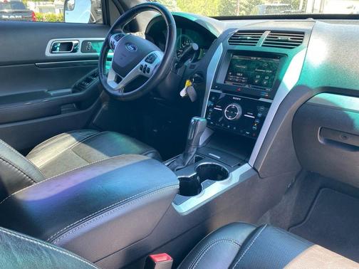 White Platinum Clearcoat Metallic 2015 Ford Explorer Sport