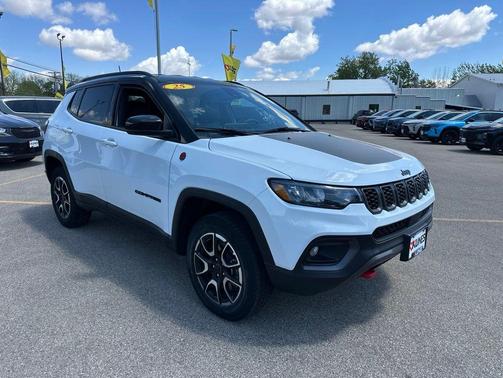 Bright White Clearcoat 2025 Jeep Compass Trailhawk