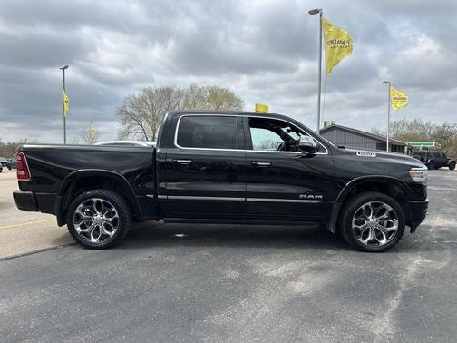 Diamond Black Crystal Pearlcoat 2020 RAM 1500 Limited