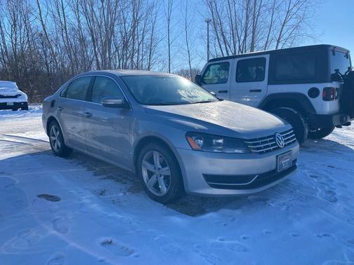 2013 Volkswagen Passat 2.0 TDI SE w/ Sunroof