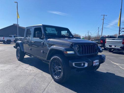 Granite Crystal Metallic Clearcoat 2026 Jeep Gladiator Sport S