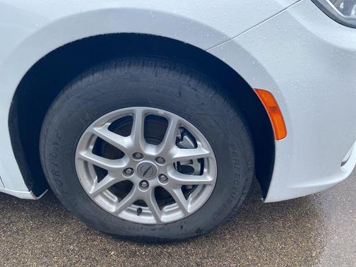 Bright White Clearcoat 2024 Chrysler Pacifica Touring L