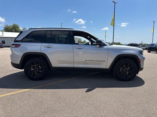 2024 Jeep Grand Cherokee Altitude
