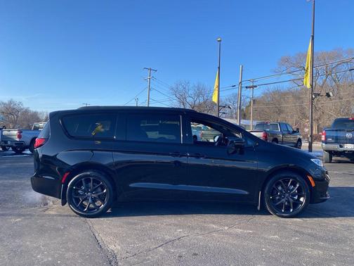 2026 Chrysler Pacifica L