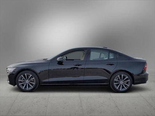BLACK STONE 2022 Volvo S60 T5 Momentum