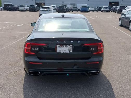 BLACK STONE 2022 Volvo S60 T5 Momentum