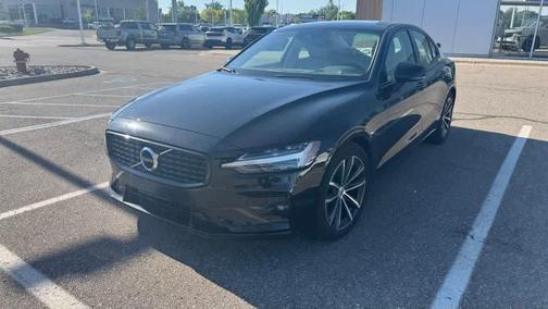 BLACK STONE 2022 Volvo S60 T5 Momentum
