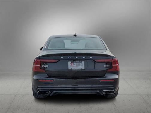 BLACK STONE 2022 Volvo S60 T5 Momentum