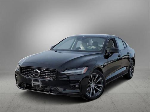 BLACK STONE 2022 Volvo S60 T5 Momentum